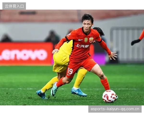 上海海港快速分球跑位堪称完美——赛场上的节拍与信任